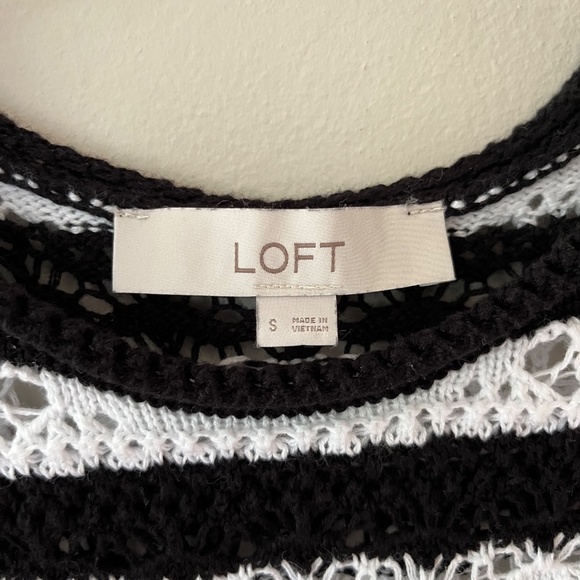 Loft Sz S Crochet Ruffle Crew Neck Sleeve Top Blouse Pullover Black White - Picture 3 of 5